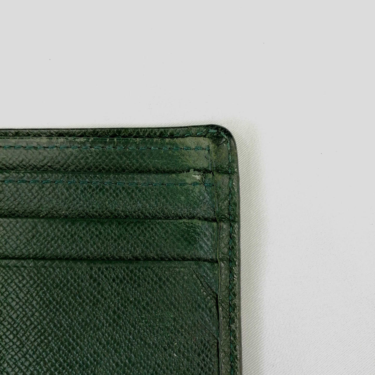 札入れ上部擦れあります