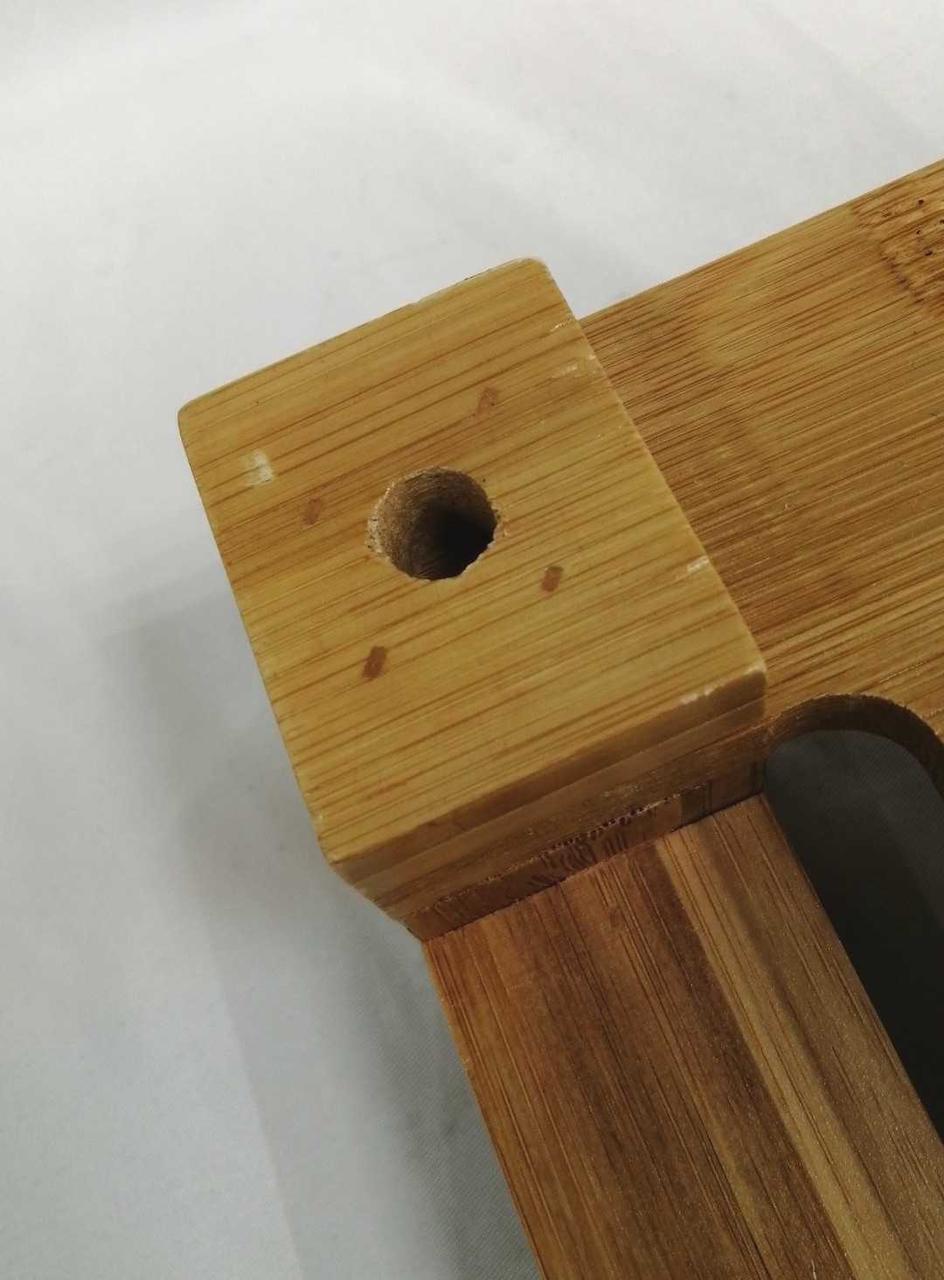 裏側の滑り止めが1箇所取れています