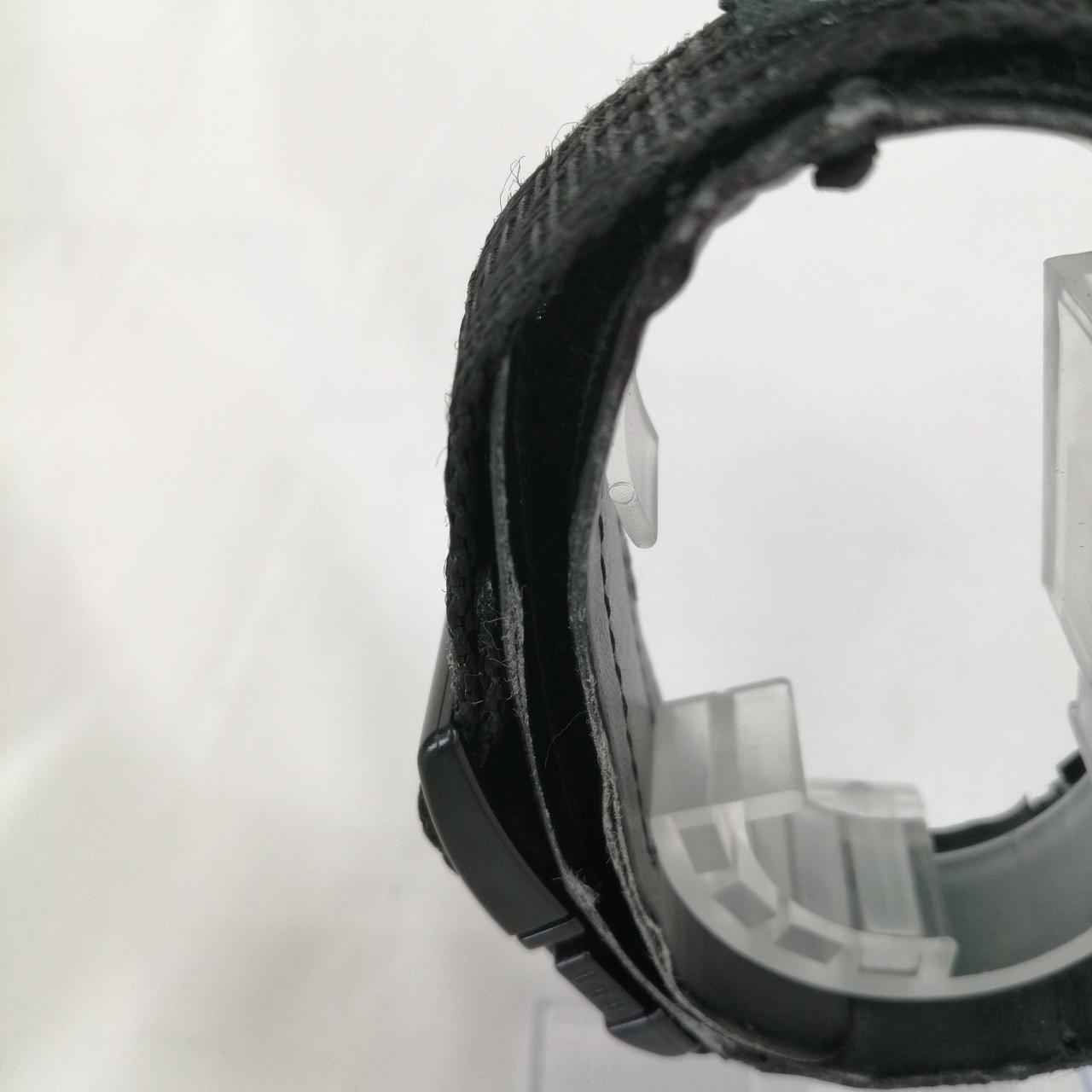 ベルト側面に剥がれがあります