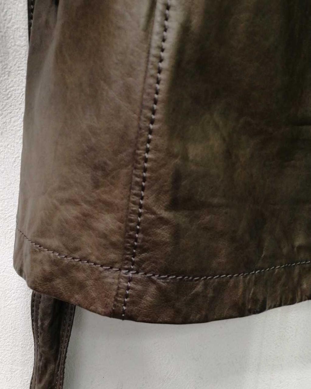 右前、シミあります。