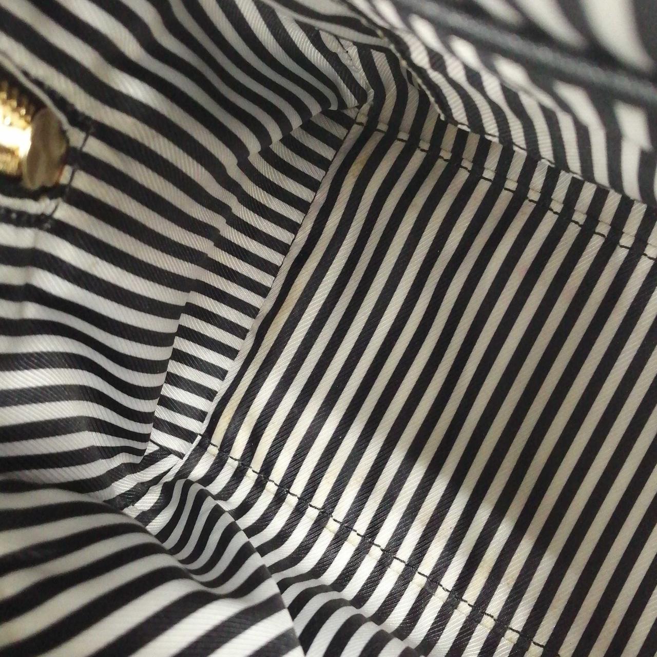 内側底に汚れあります