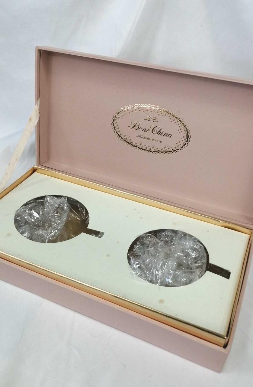 シミが何点かあります