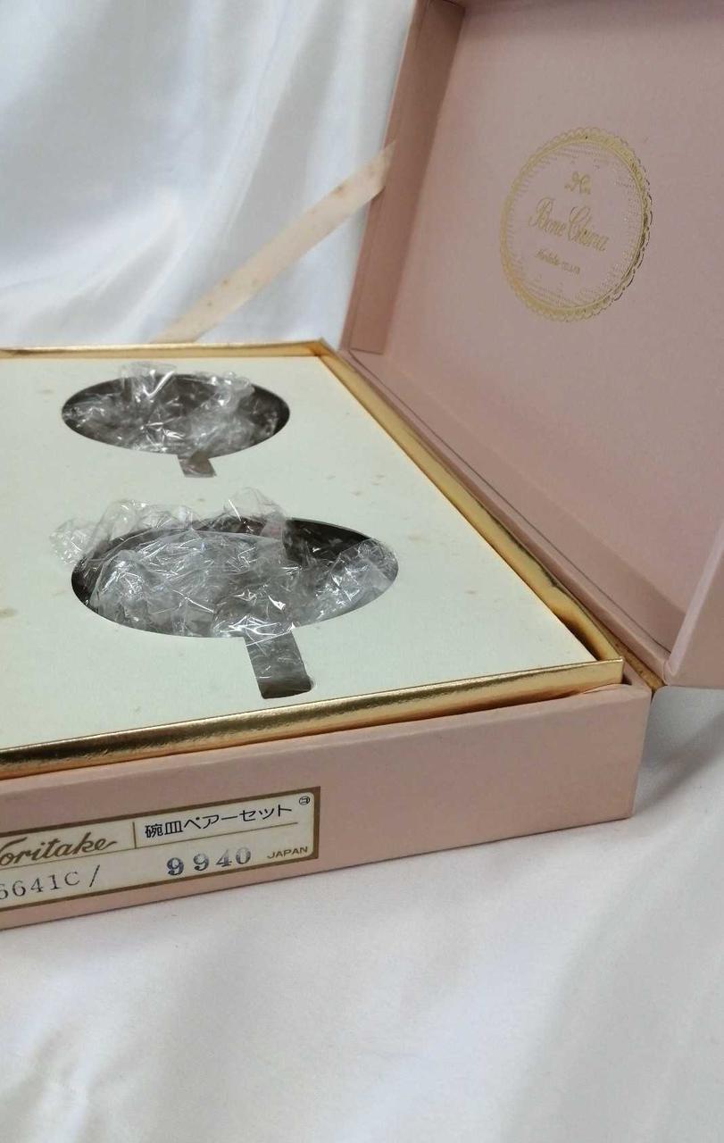 リボン部分にもシミが何点かあります