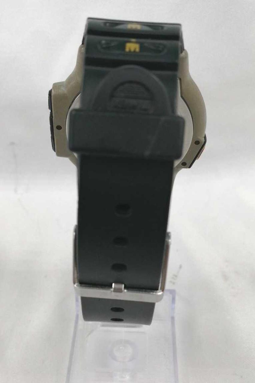 ベルト部分キズがあります