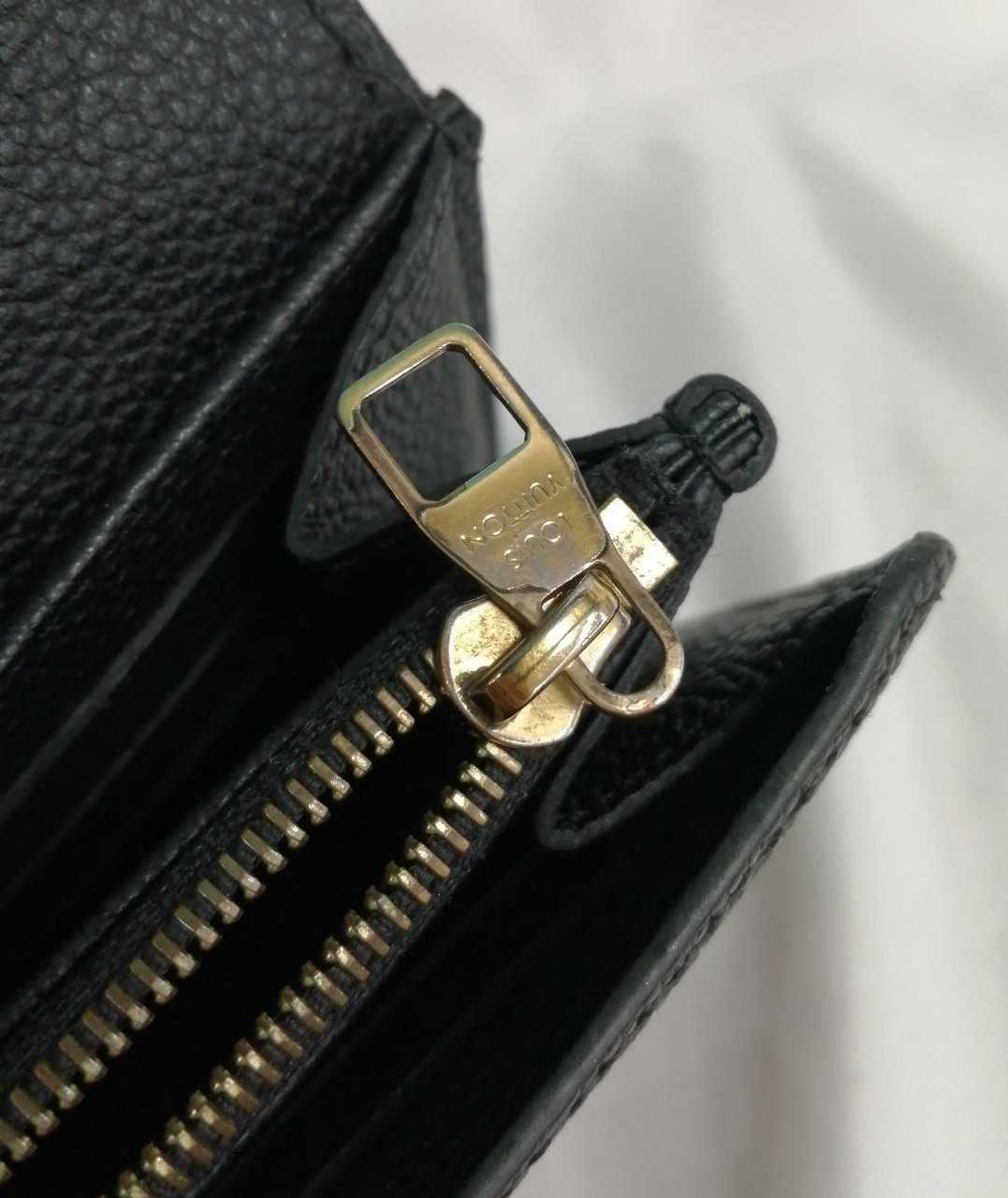 金具変色　キズがあります