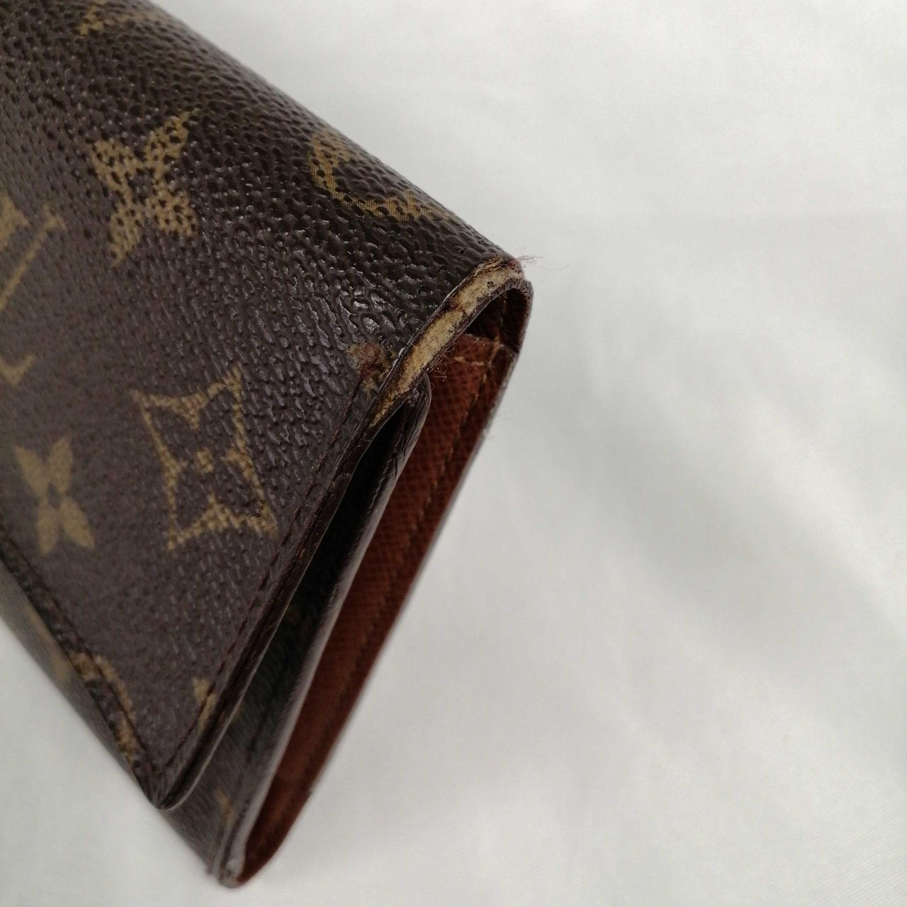 カドに擦れあります