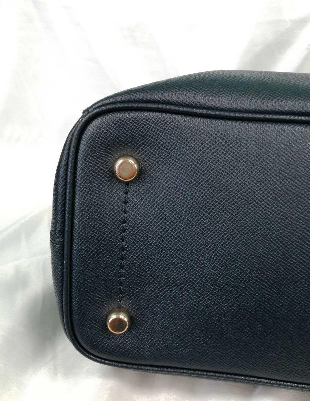 金具部分キズがあります