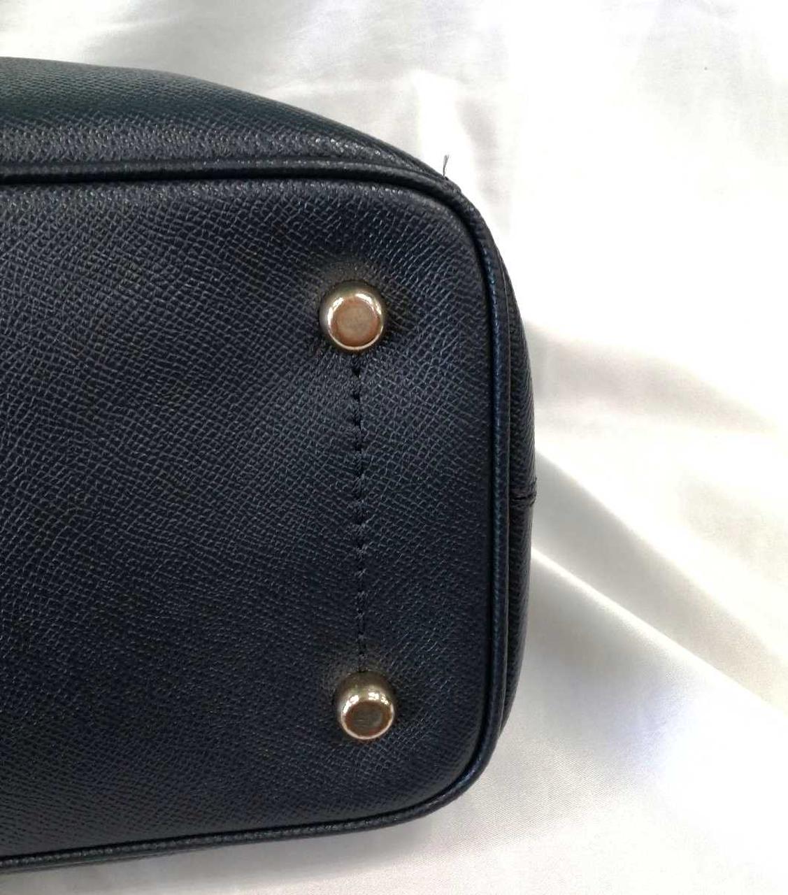 金具部分キズがあります