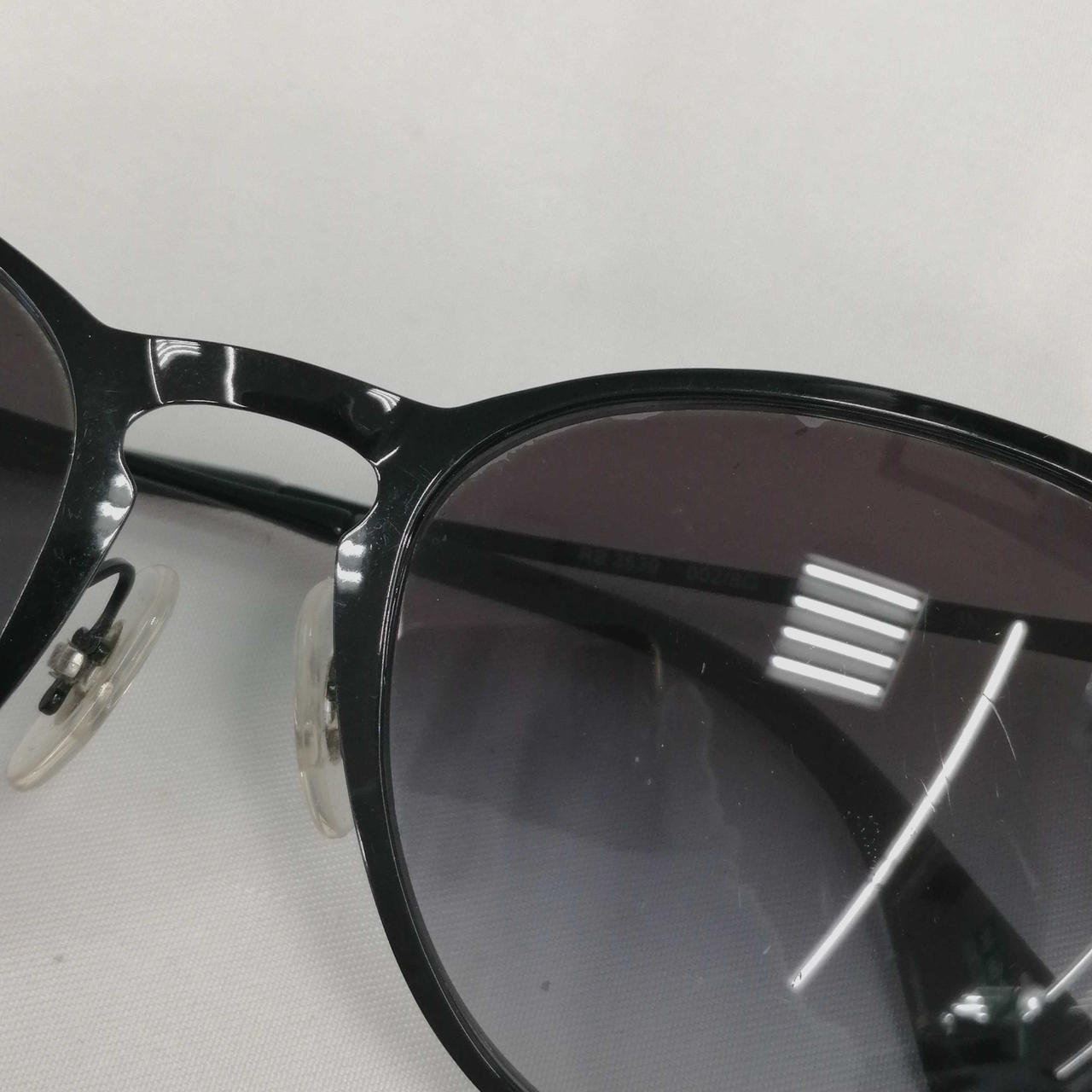 レンズ上部少し剥がれがあります。