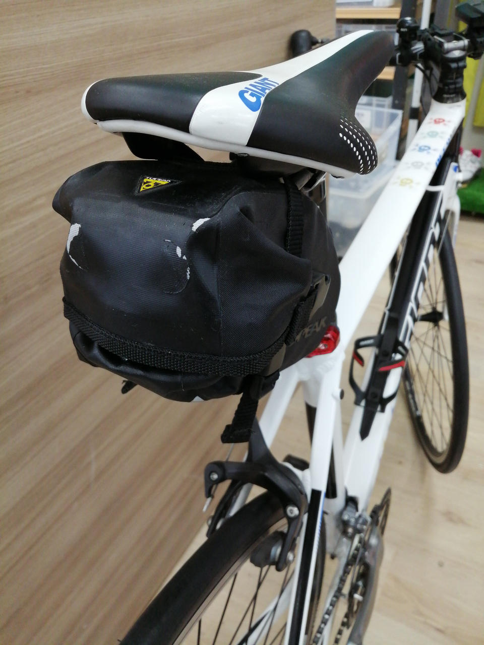 ハガレ　割れあります。