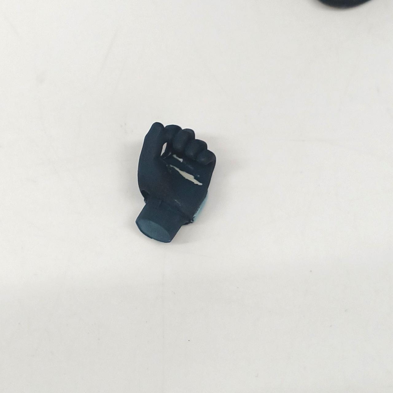 手パーツにキズあり