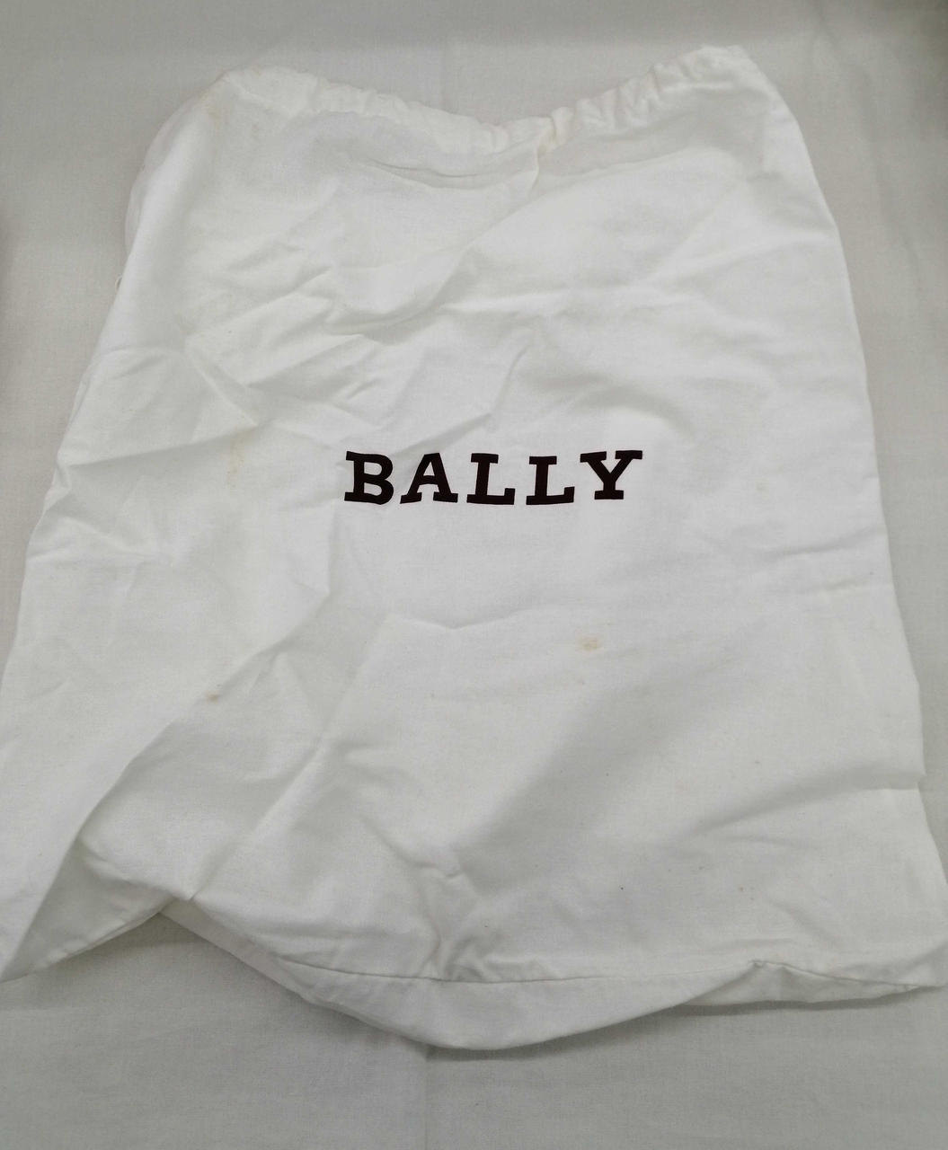 保護バックはシミ、汚れあります