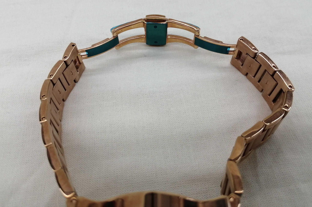 青い部分は元から付いているフィルムです