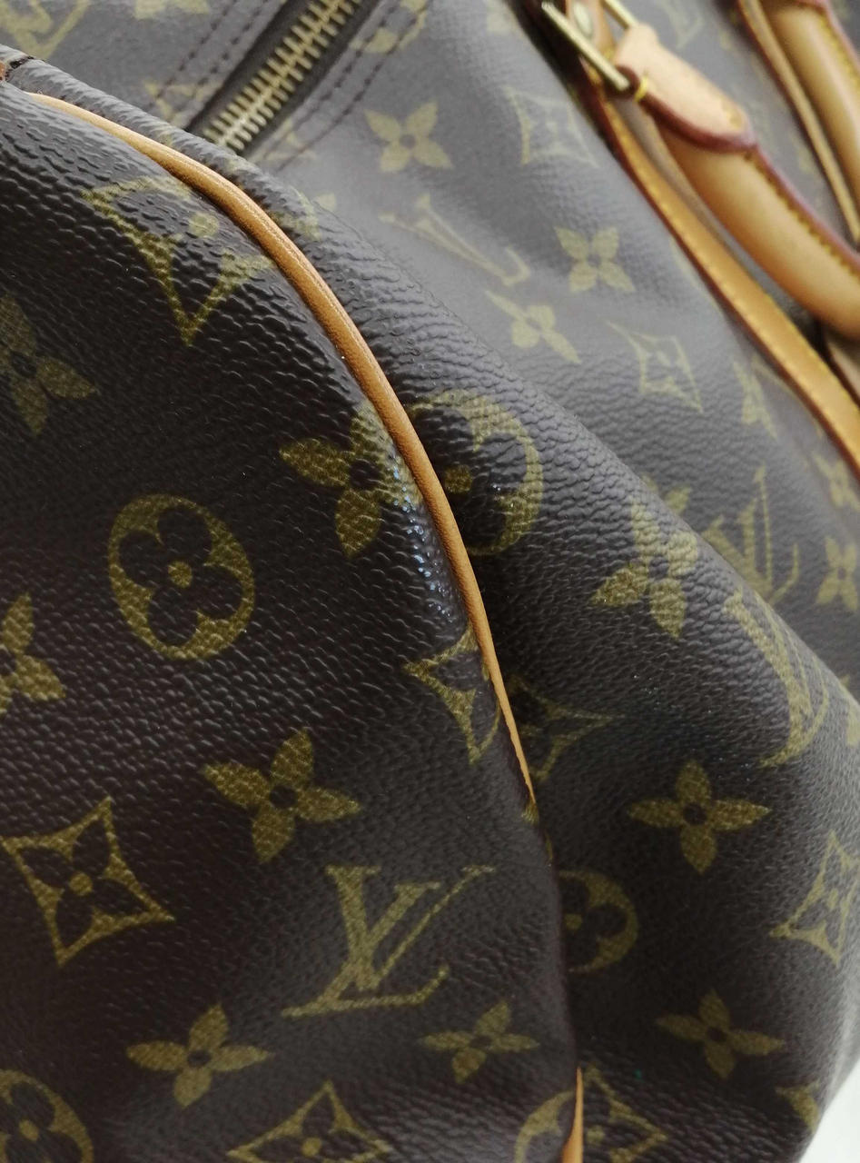 側面の端に汚れあります