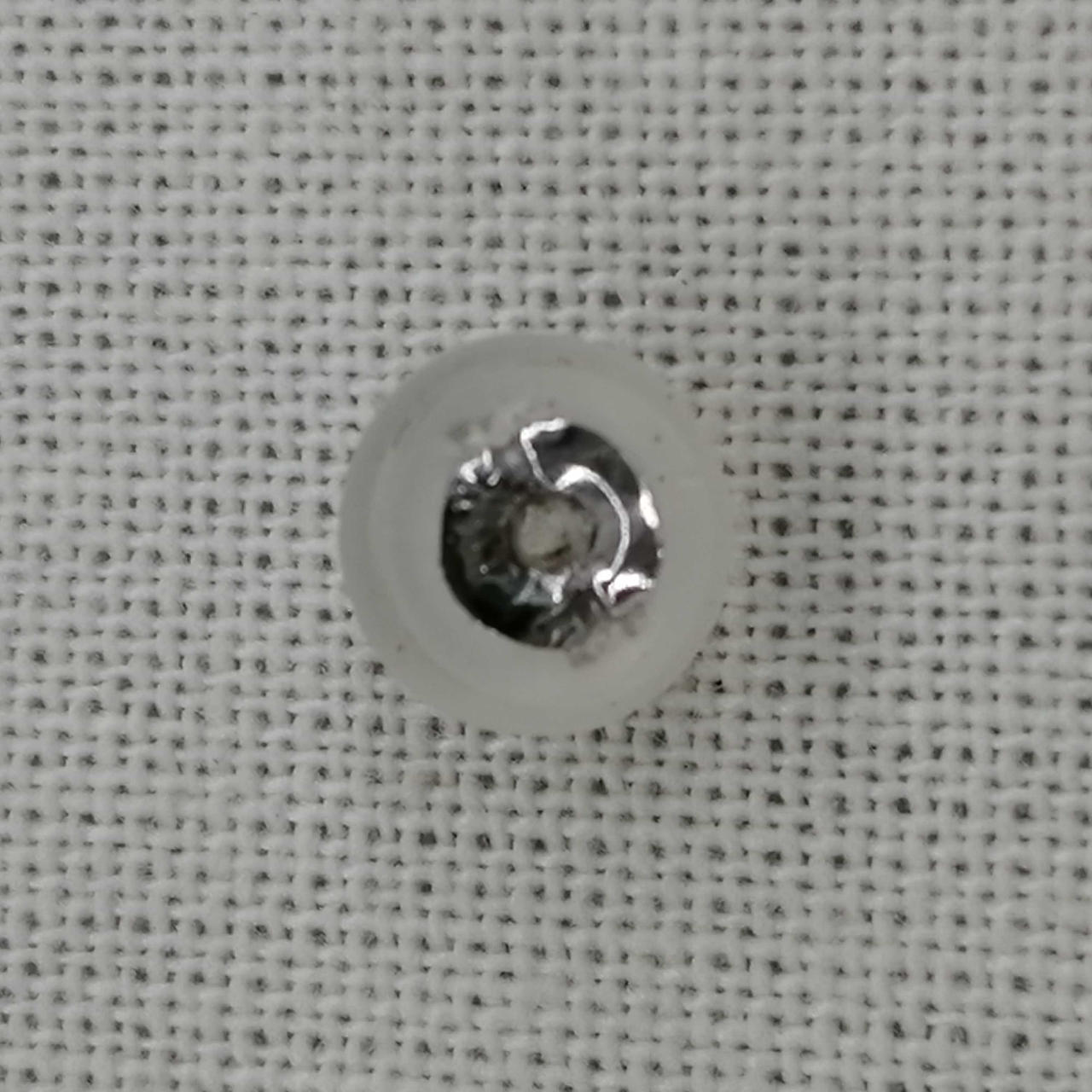 キャッチ片方のみです