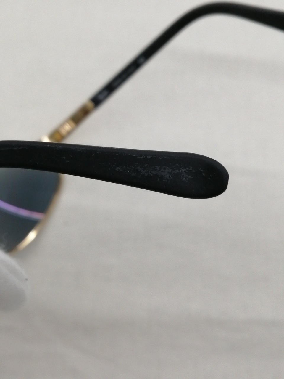 ゴムの部分少し白くなってます