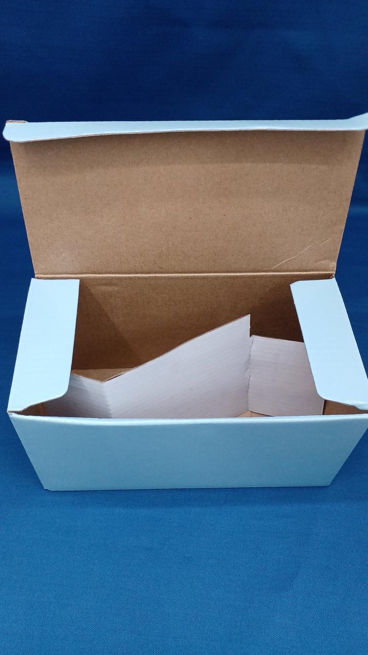 仕切りに汚れあり