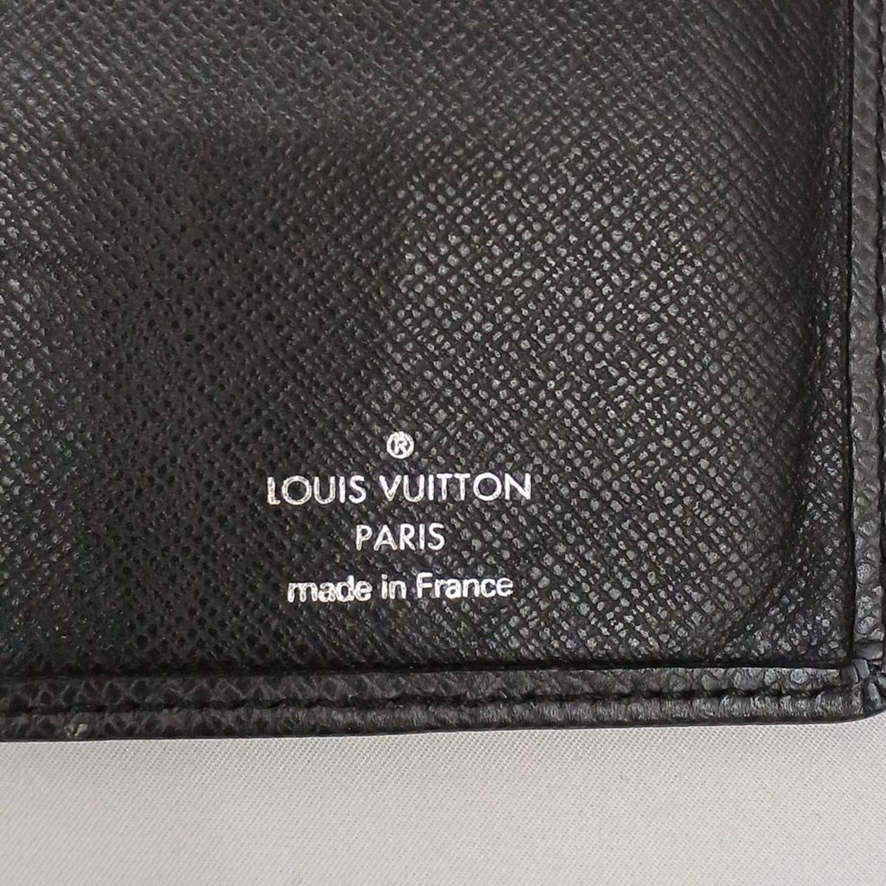 ブランドロゴ右下にあり。