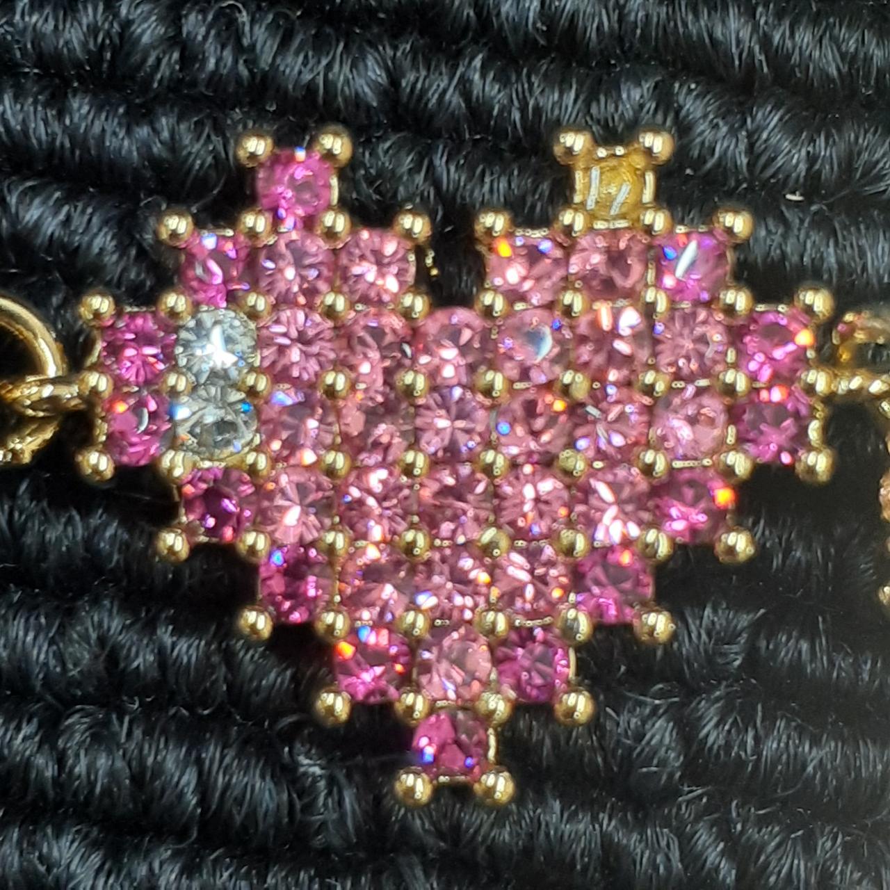 ピンク色パーツ取れてます。