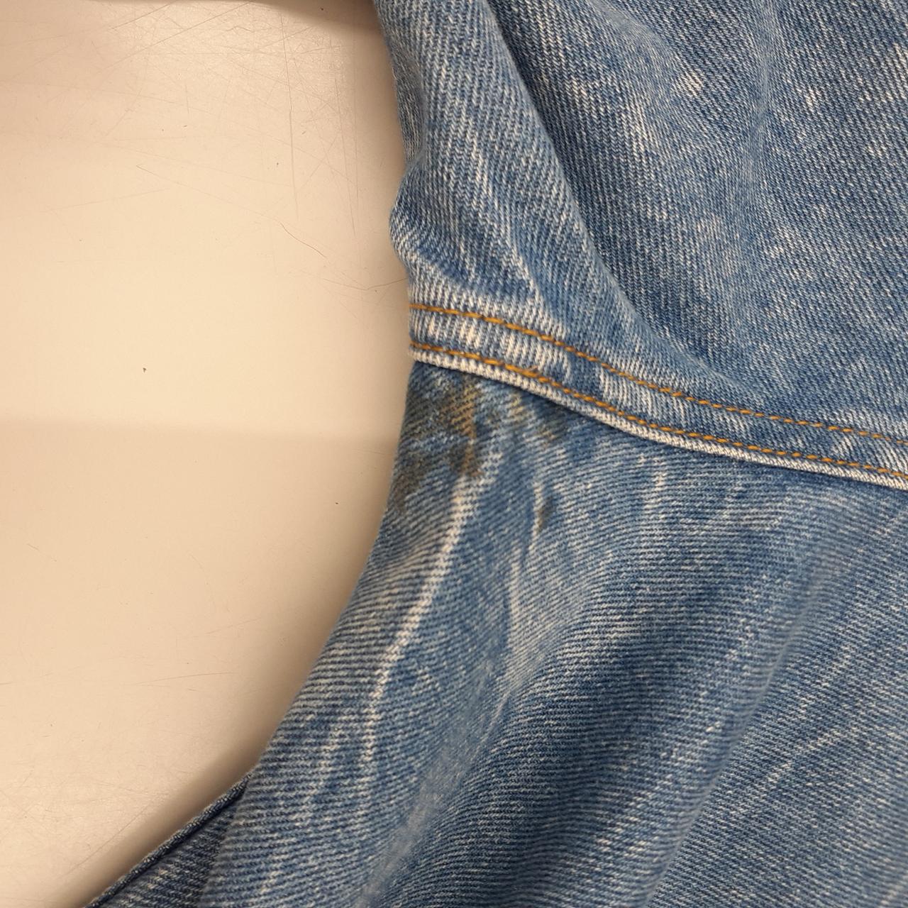 股下部分にシミあり