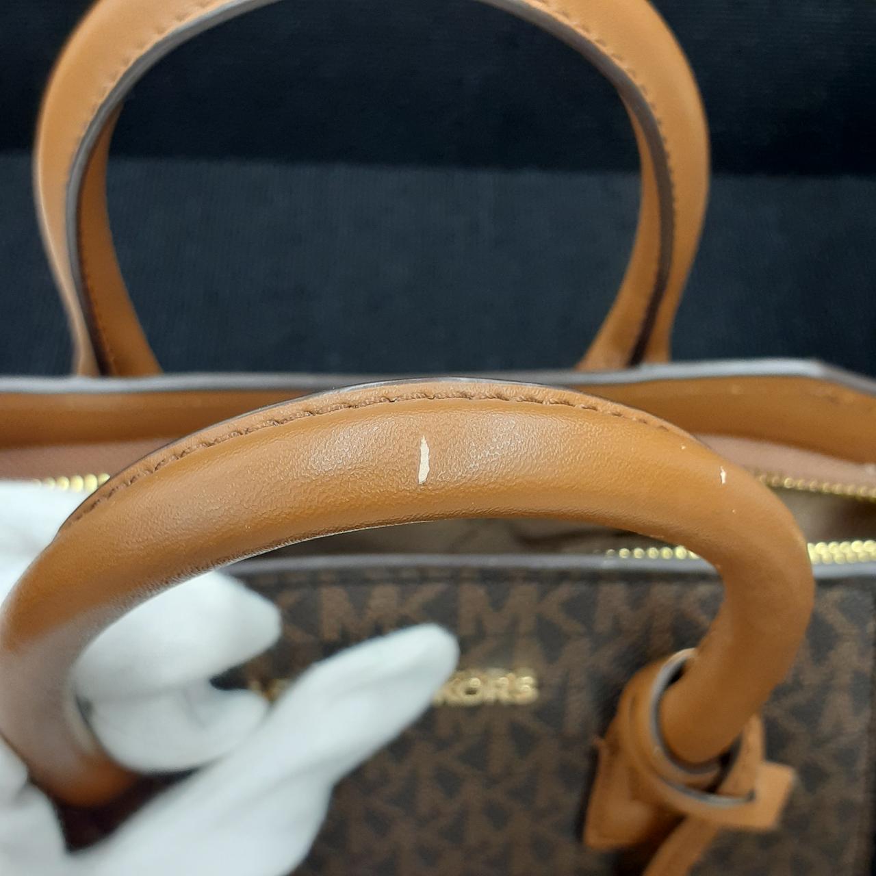 数か所剥がれてる部分あります。