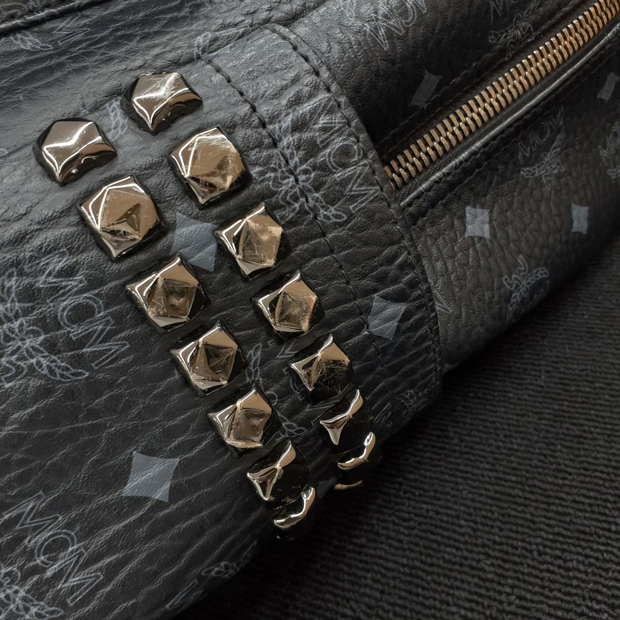 スタッズにキズあり