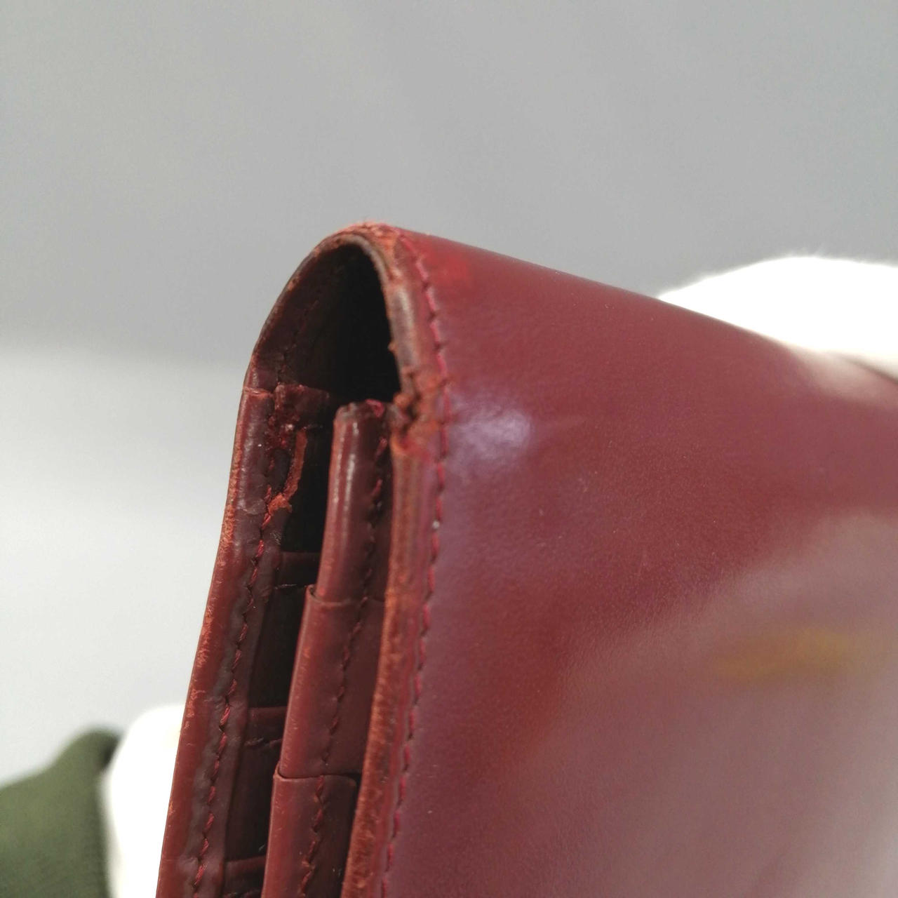 ほつれや破れがあります。