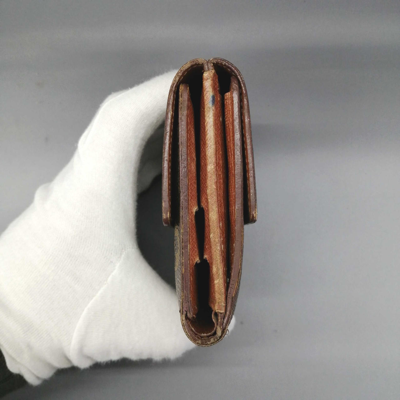 キズや汚れがあります。