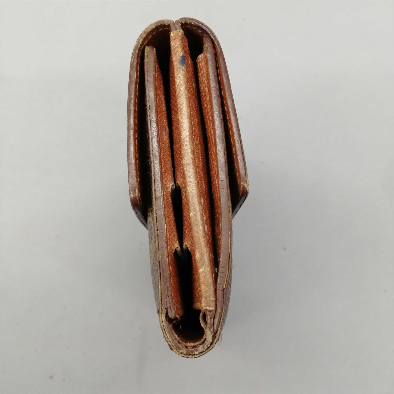 擦れやダメージがあります。