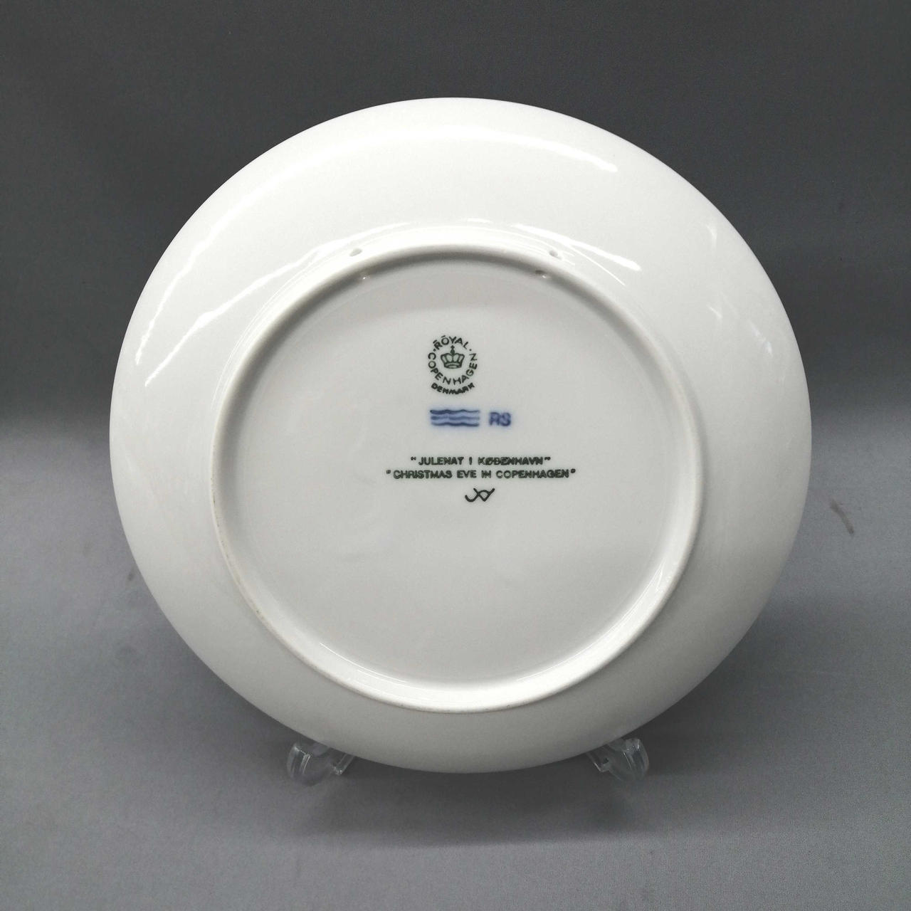 プレート立ては付属しません