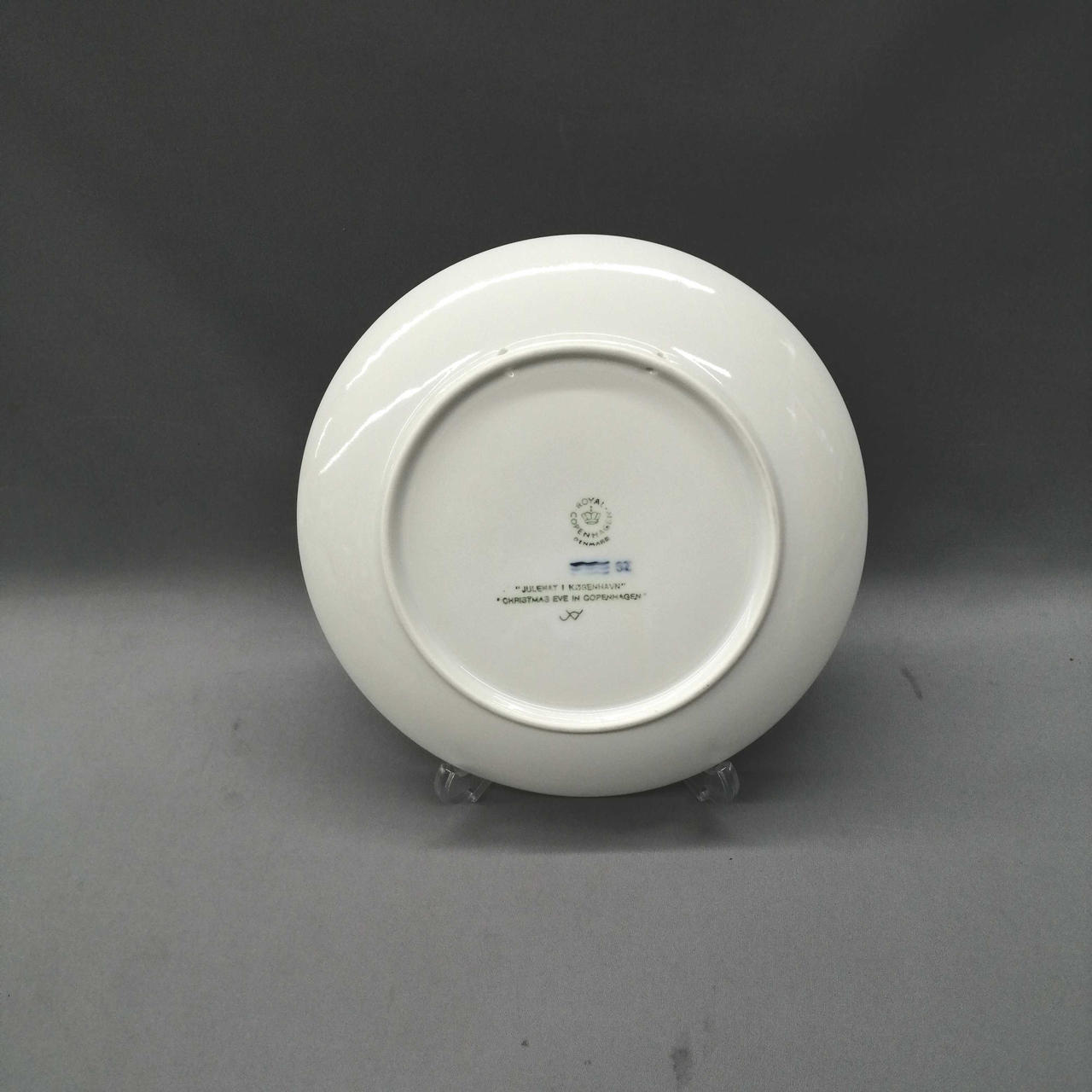 プレート立ては付属しません