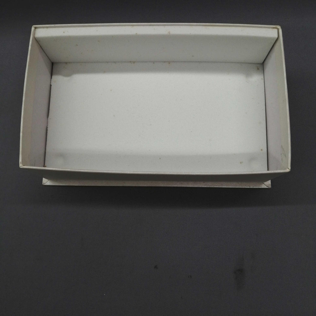 シミ汚れがあります。