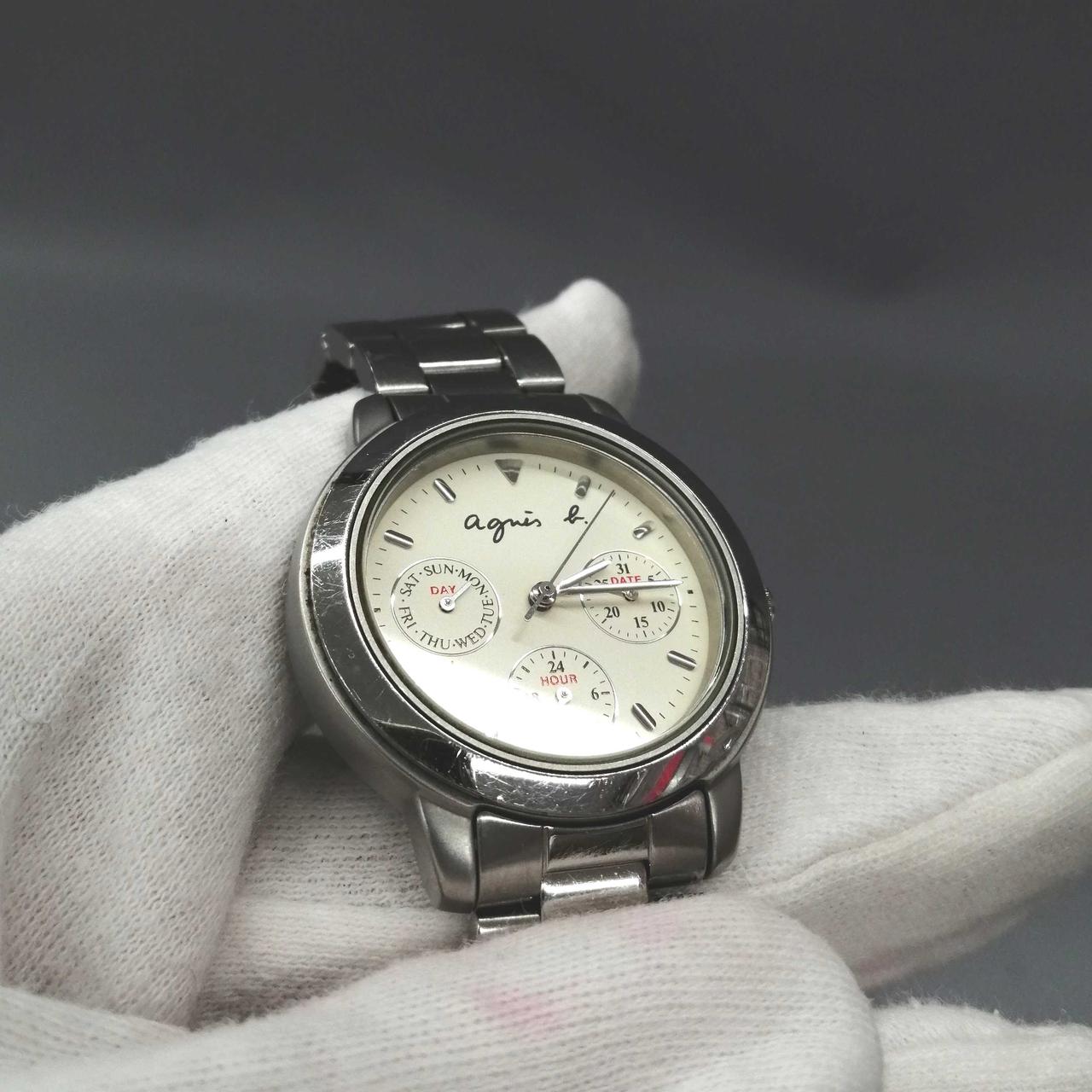 縁に細かいキズがあります。