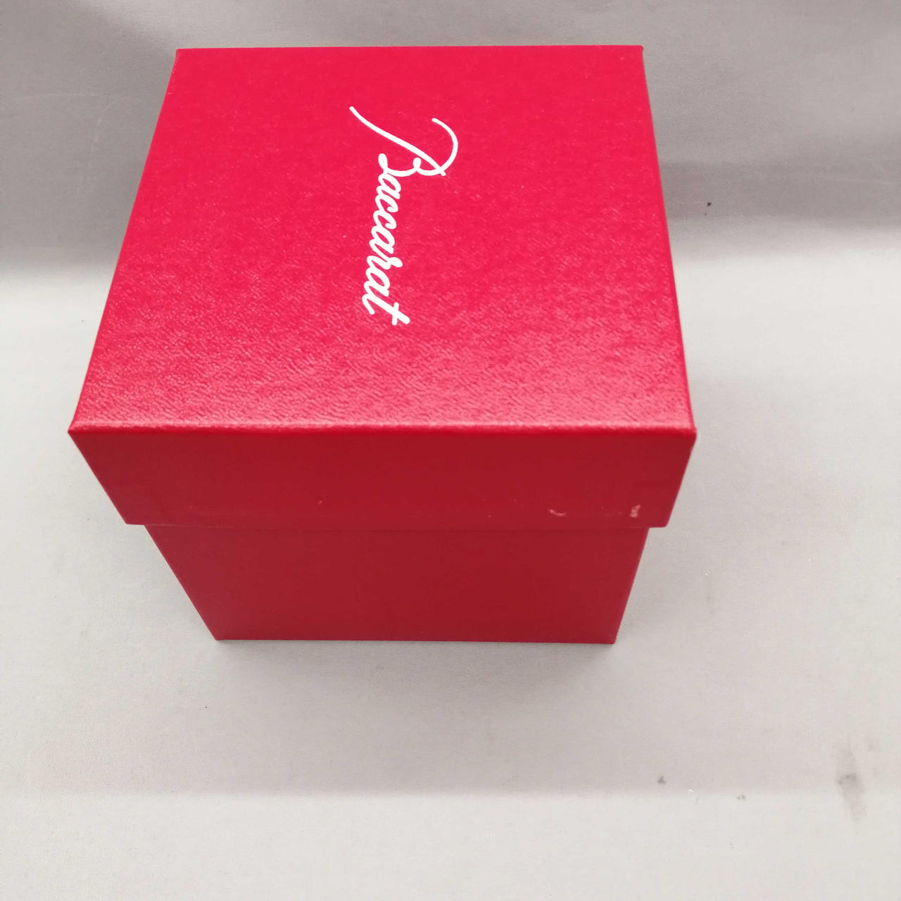 箱にダメージがあります。