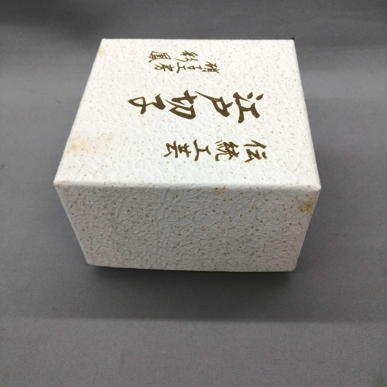 シミ汚れがあります。