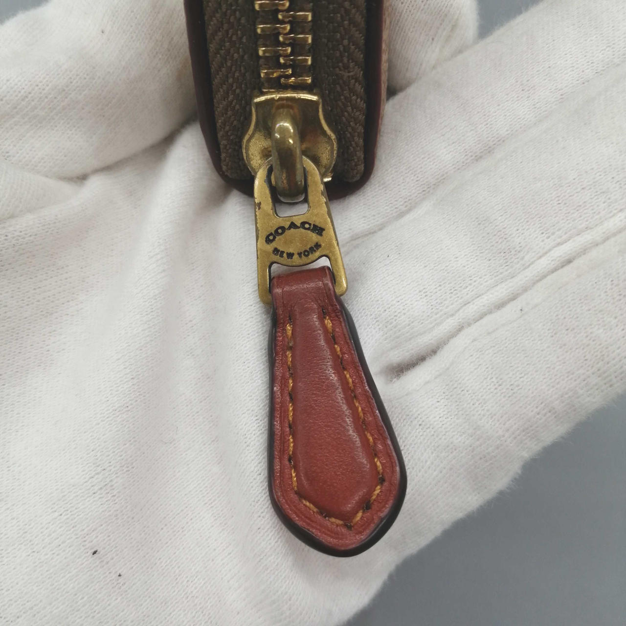 剥がれています