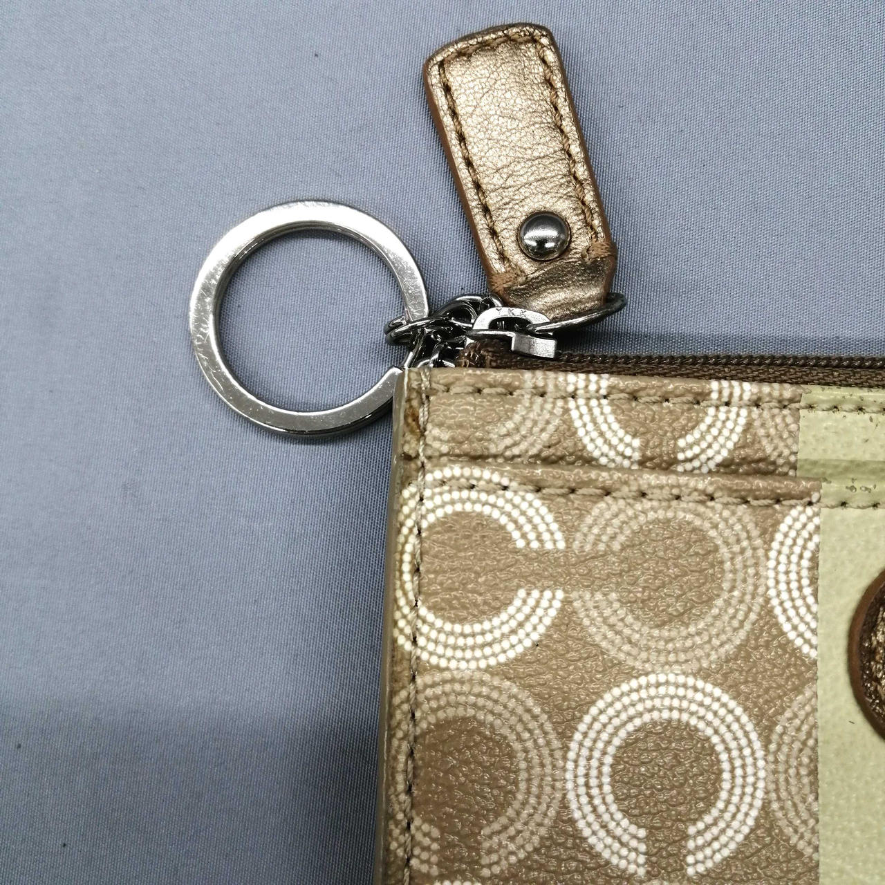 リング部分に擦り傷あります。