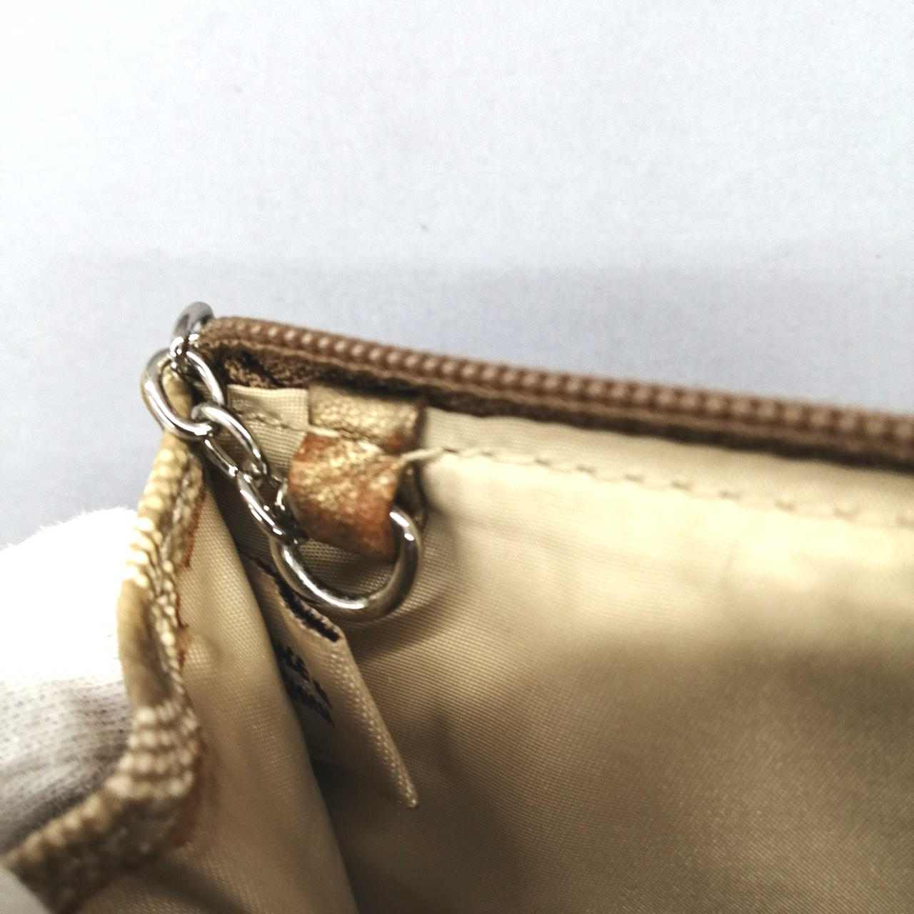 擦れや汚れがあります。