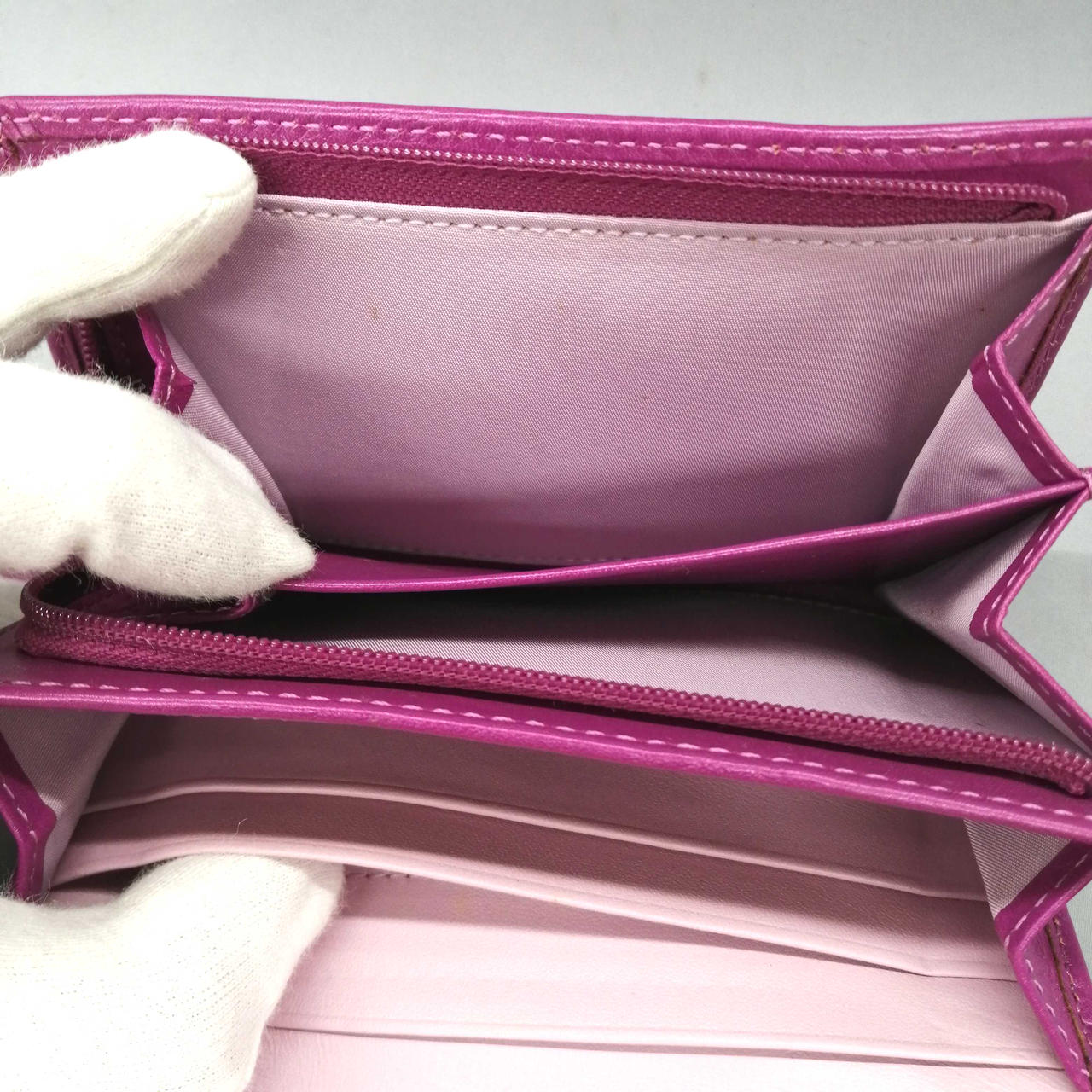 シミ汚れがあります。