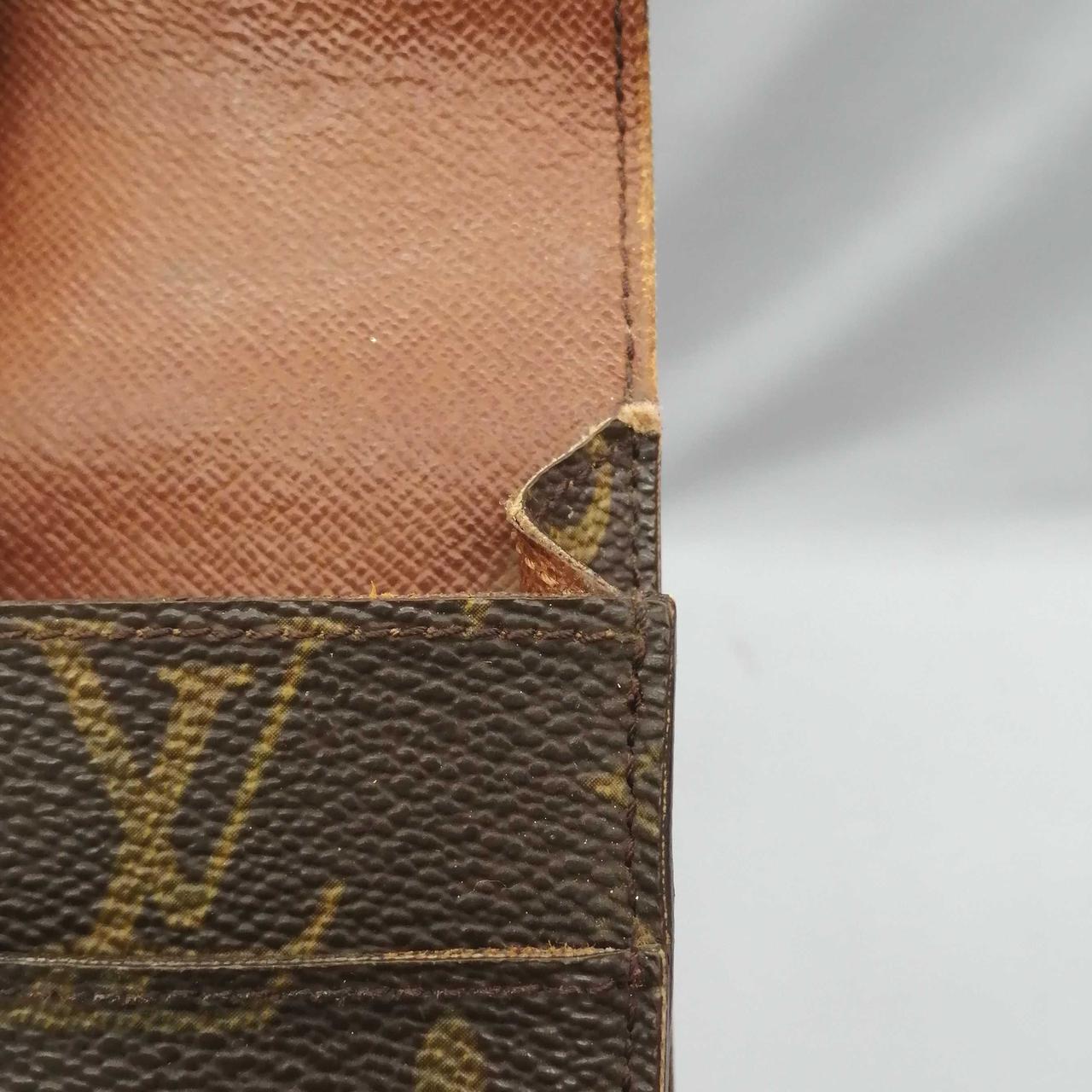 擦れ、割れがあります