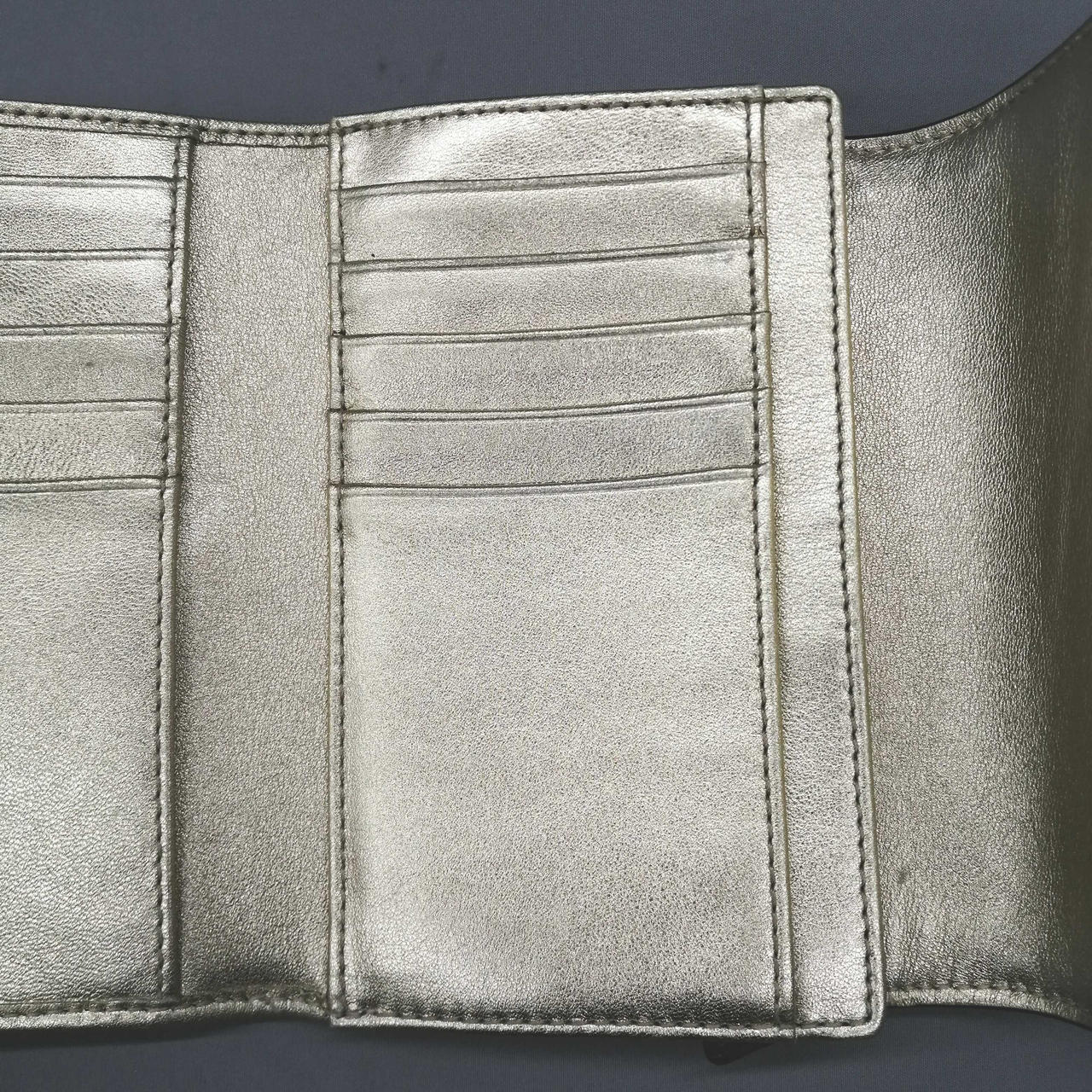 擦れがあります