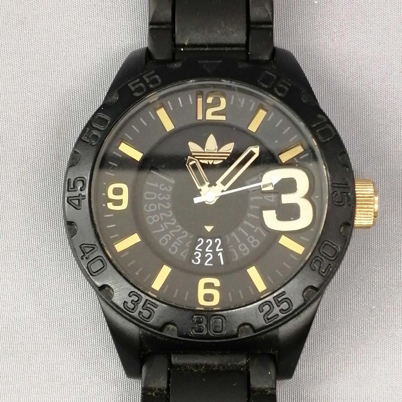 前面にキズがあります。