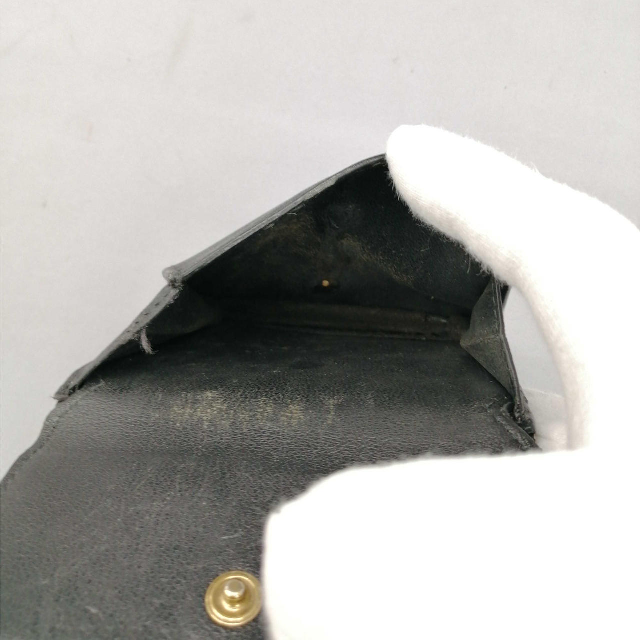 汚れや傷、使用感があります