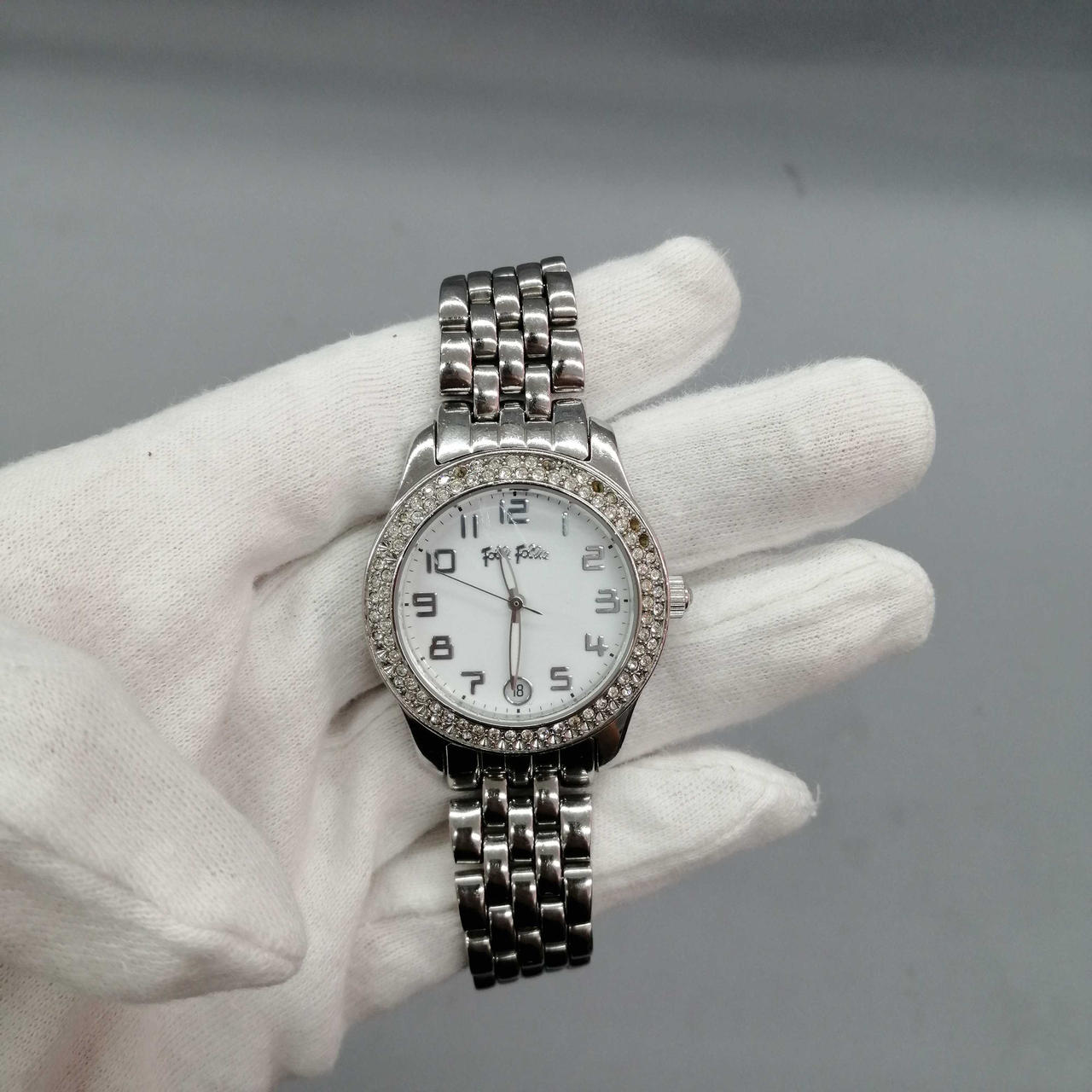 ガラス面にキズがあります