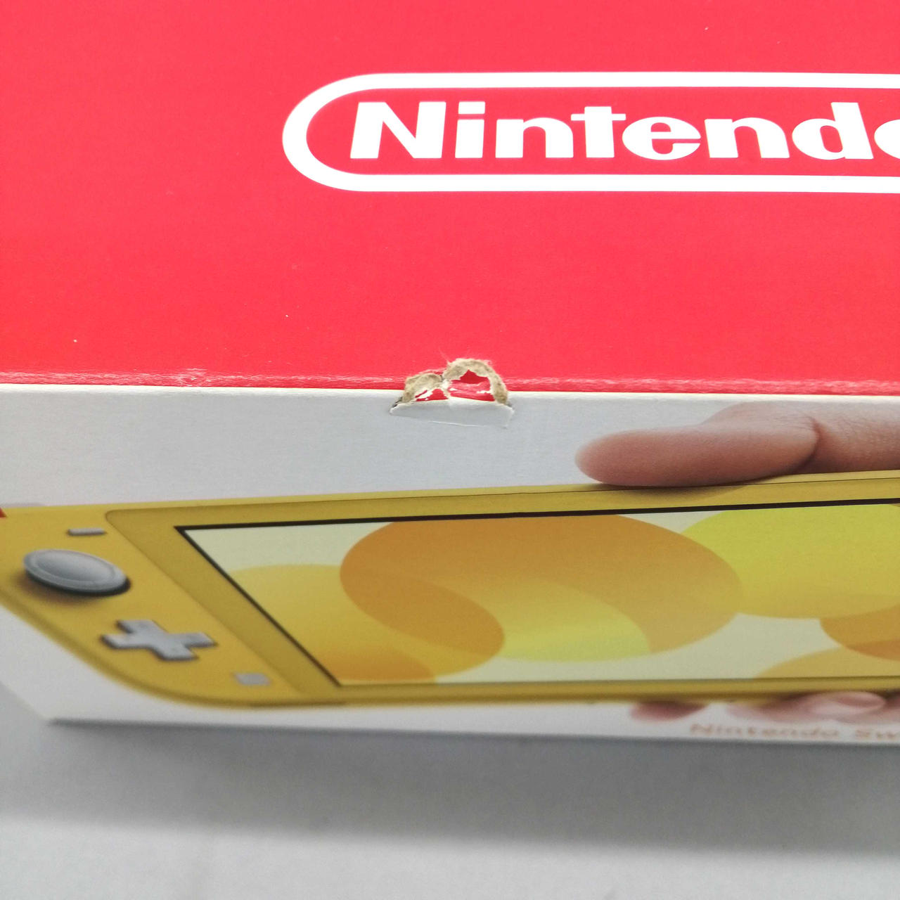 箱にダメージがあります。