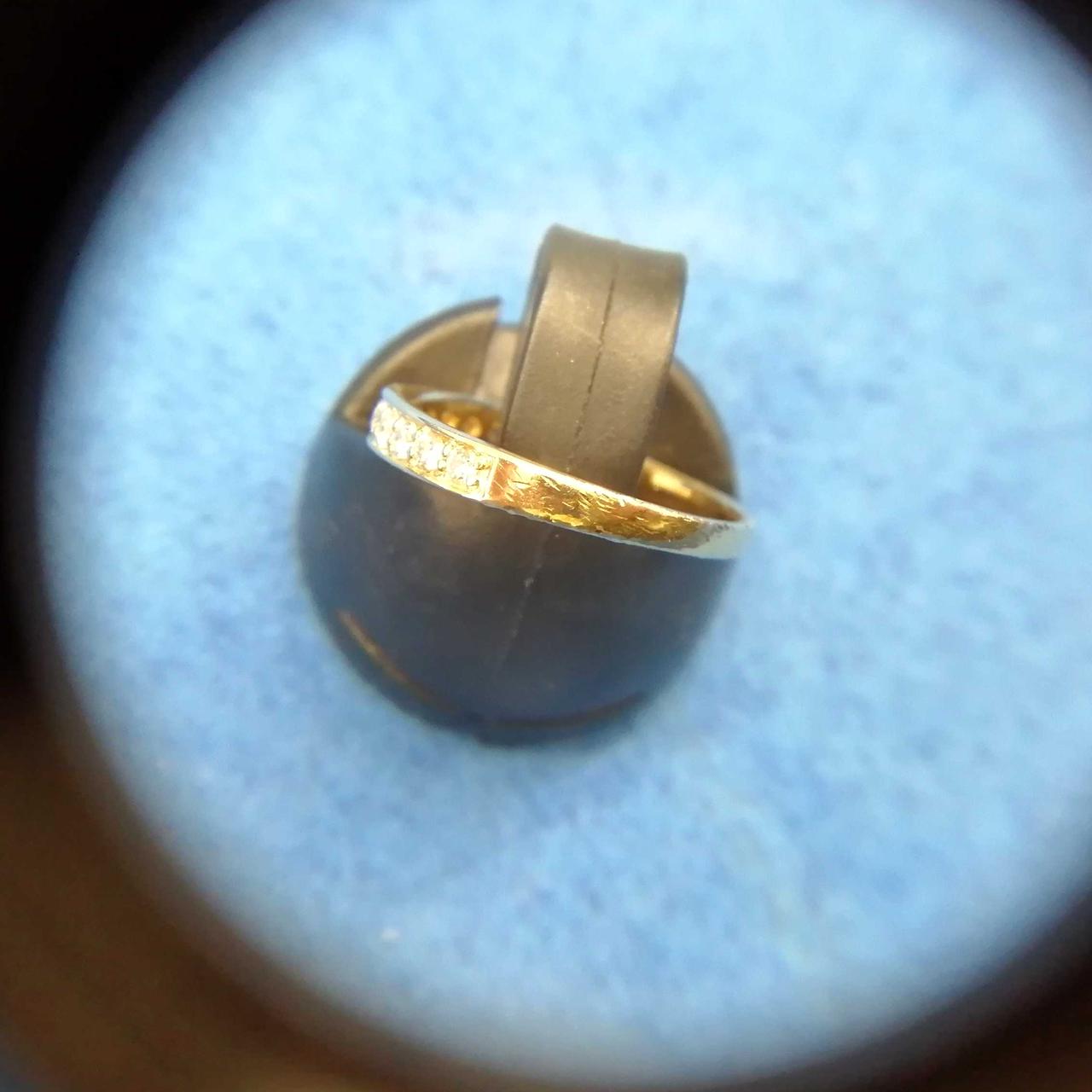 キズがあります。