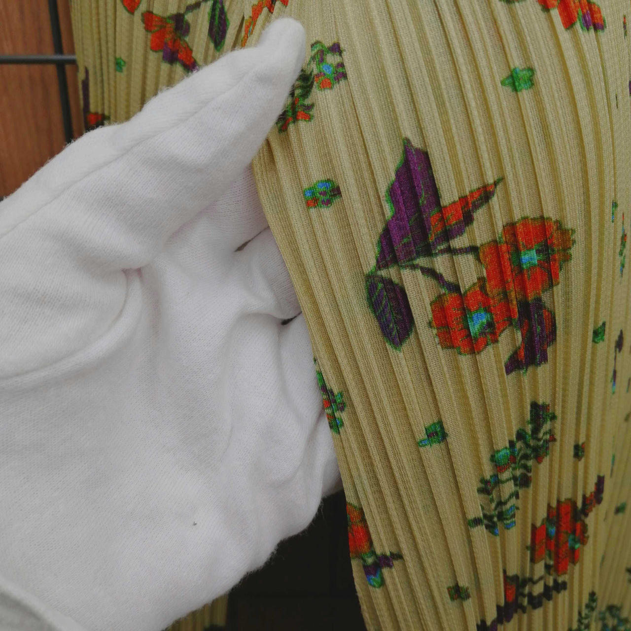 シャツの色味が近い画像