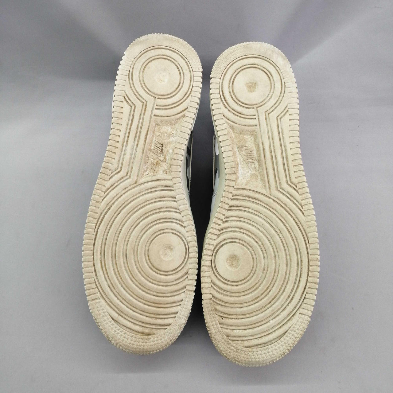 キズや汚れがあります。