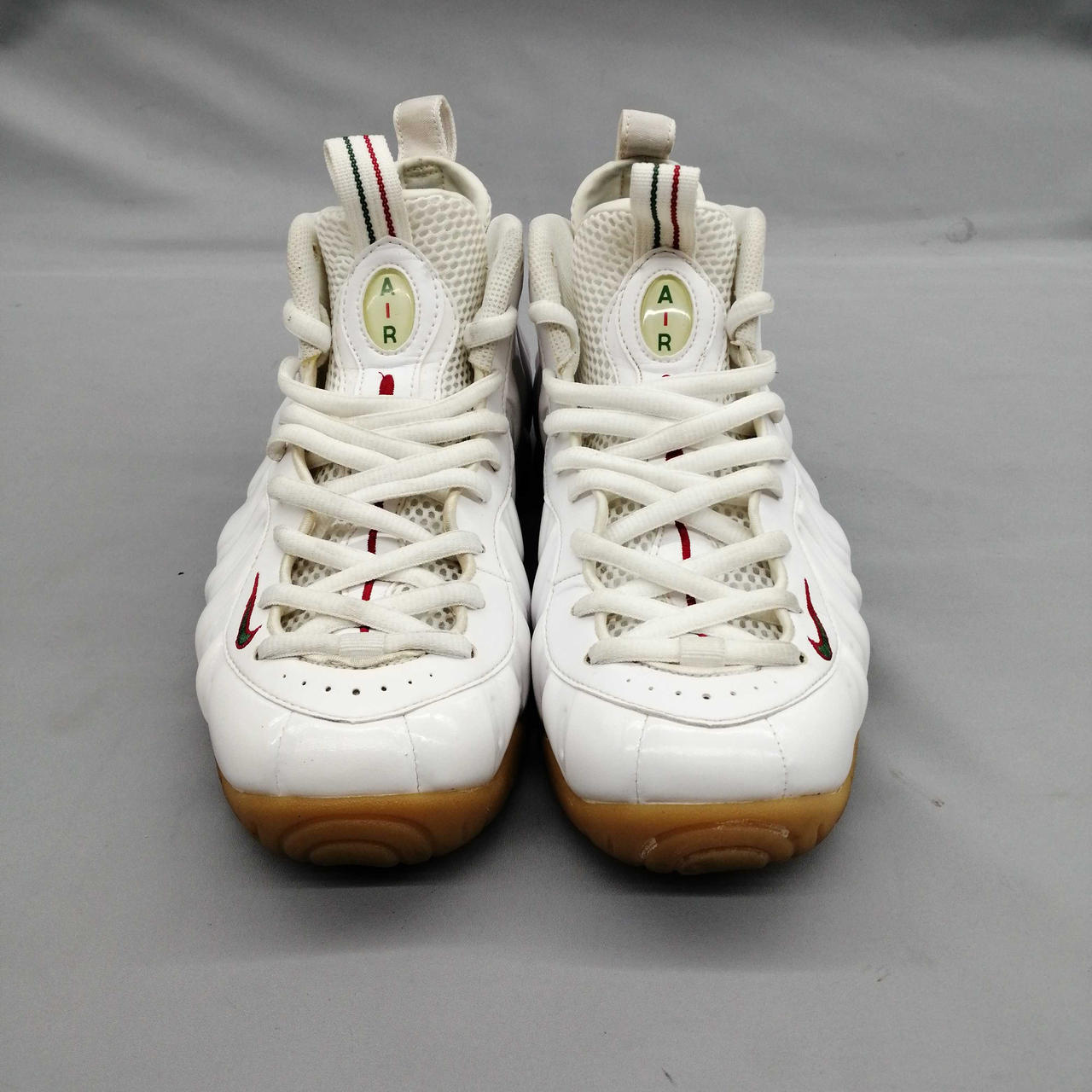 黄ばみが少しあります