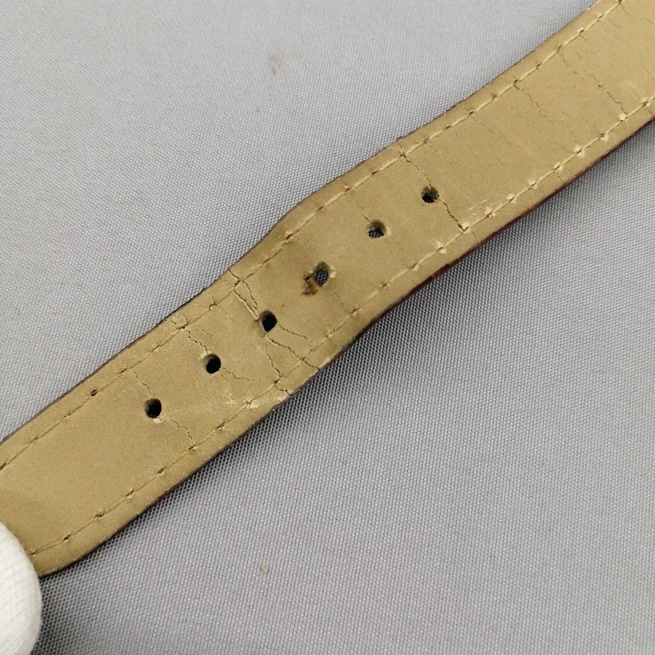 ベルト部分劣化しています。